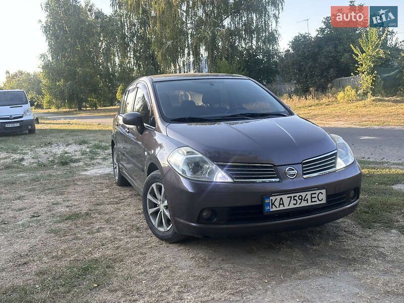 Nissan Tiida (2008)