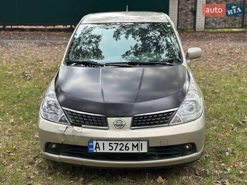 Nissan Tiida (2007)