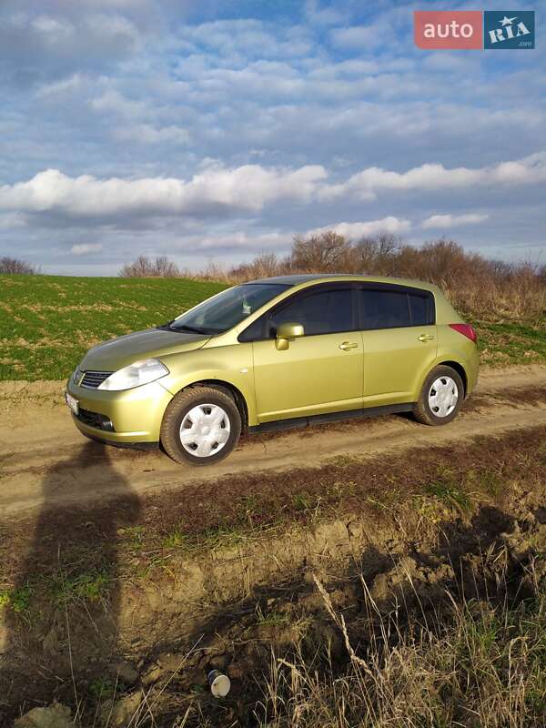 Nissan Tiida (2007)