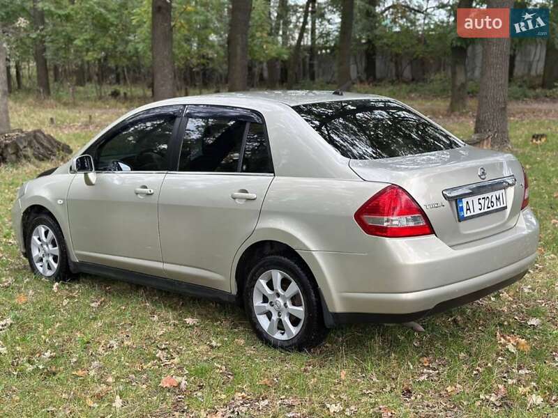 Nissan Tiida (2007)