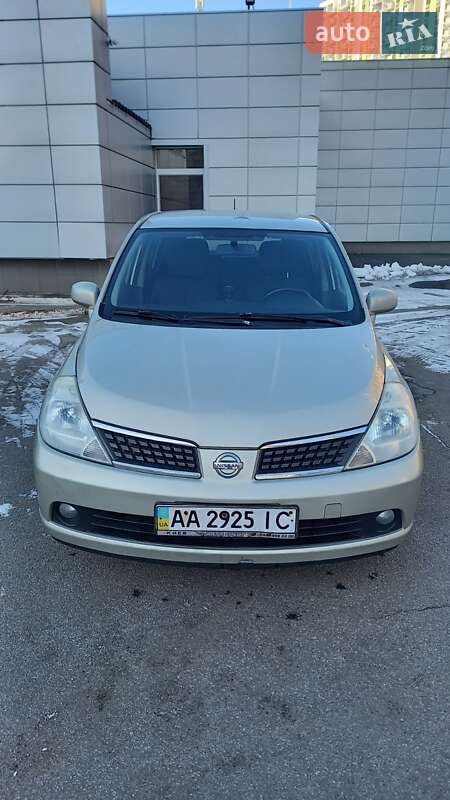 Nissan Tiida (2008)