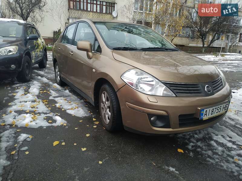 Nissan Tiida (2007)