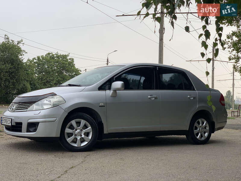 Nissan Tiida (2008)