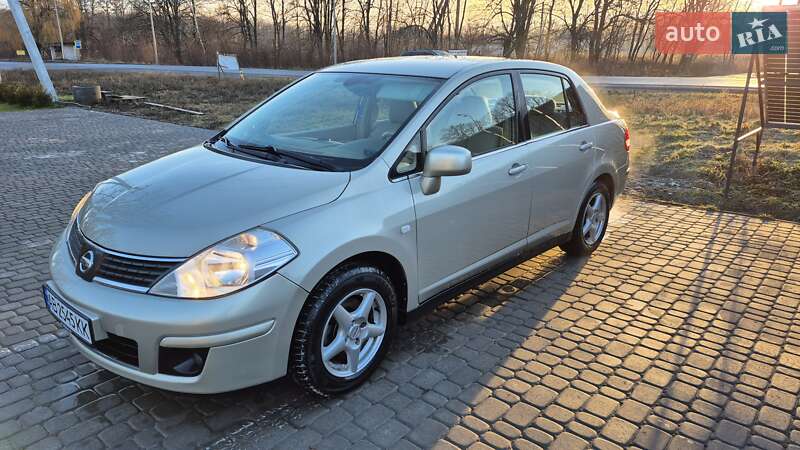 Nissan Tiida (2008)