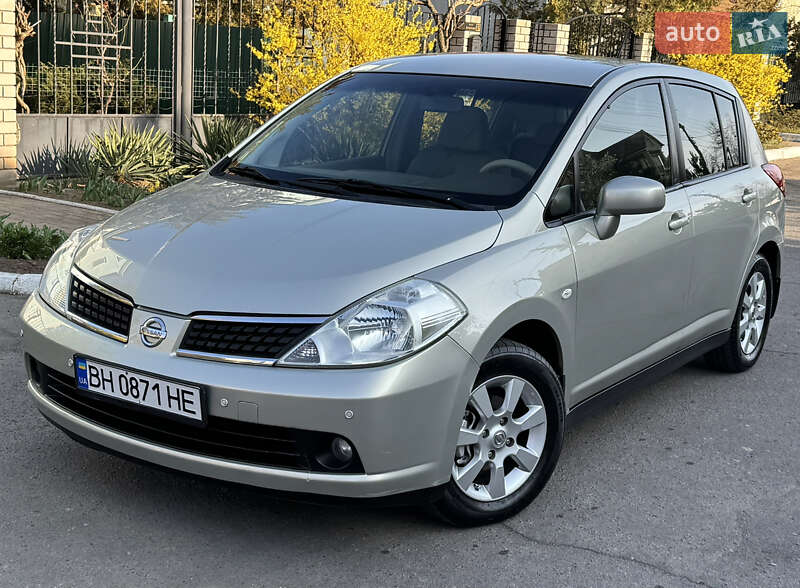 Nissan Tiida (2008)