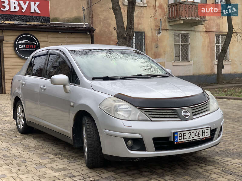 Nissan Tiida (2008)