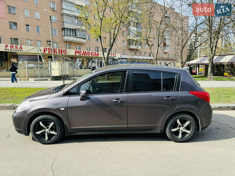 Nissan Tiida (2008)