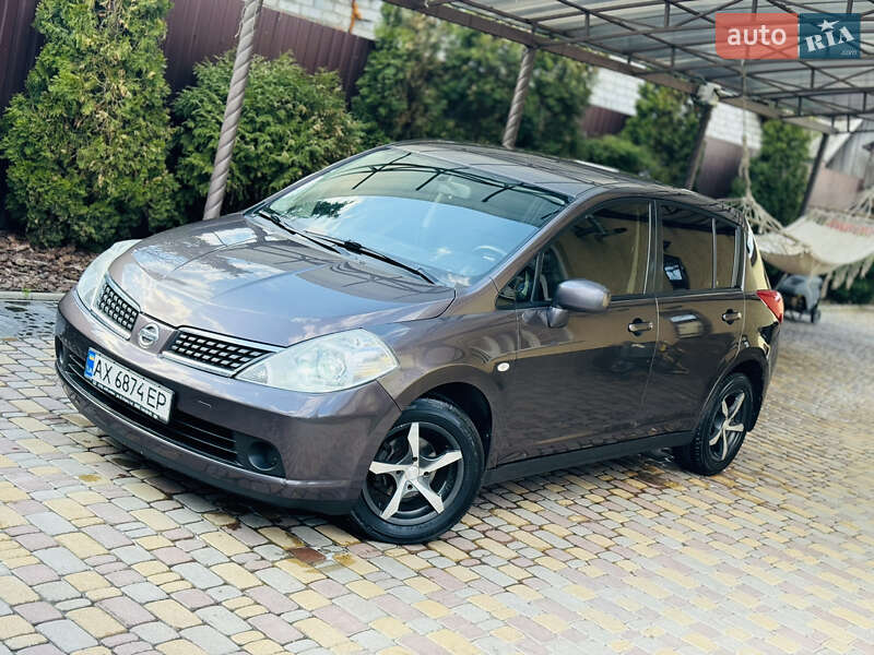 Nissan Tiida (2008)