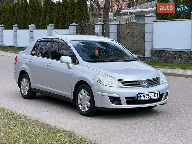 Nissan Tiida (2008)