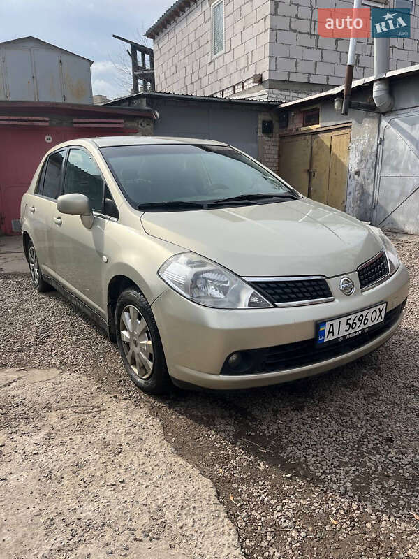 Nissan Tiida (2007)