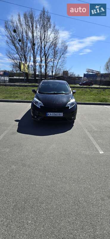 Nissan Versa note (2015)