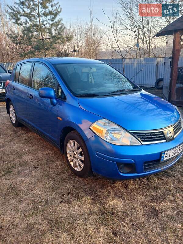 Nissan Versa (2007)