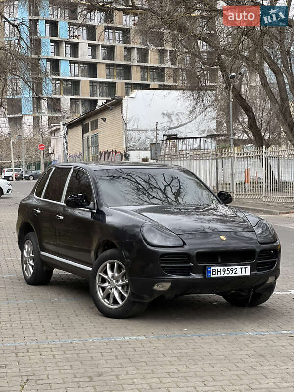 Porsche Cayenne (2005)