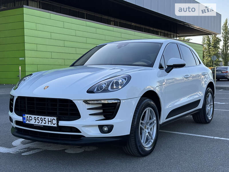 Porsche Macan (2016)
