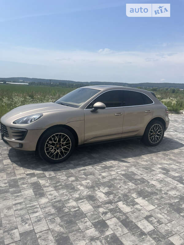 Porsche Macan (2015)