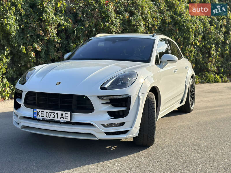 Porsche Macan (2016)