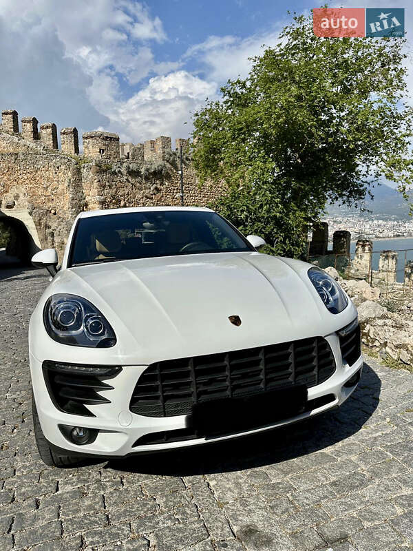 Porsche Macan (2016)