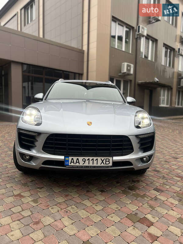 Porsche Macan (2017)