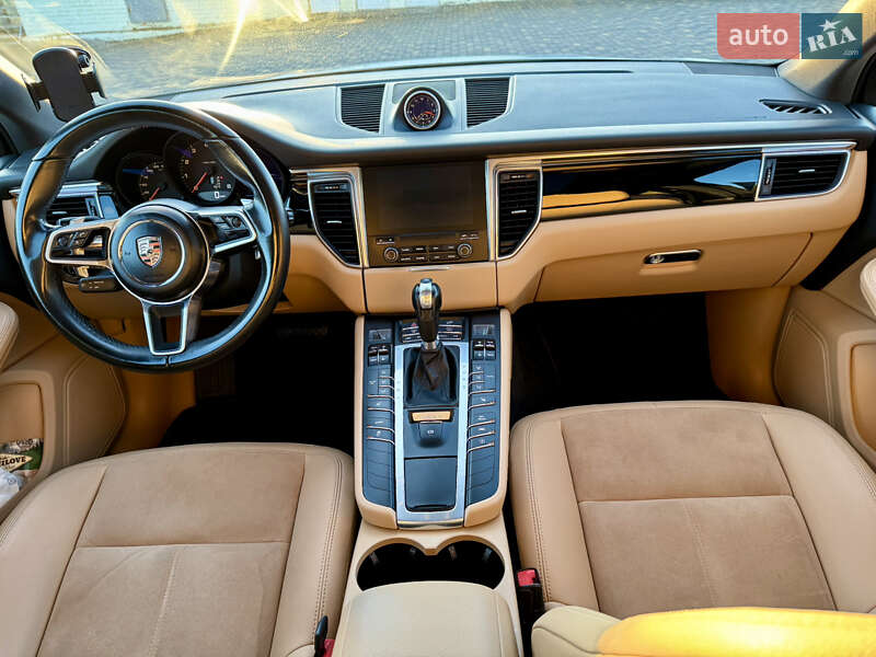 Porsche Macan (2016)