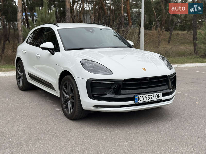 Porsche Macan (2023)