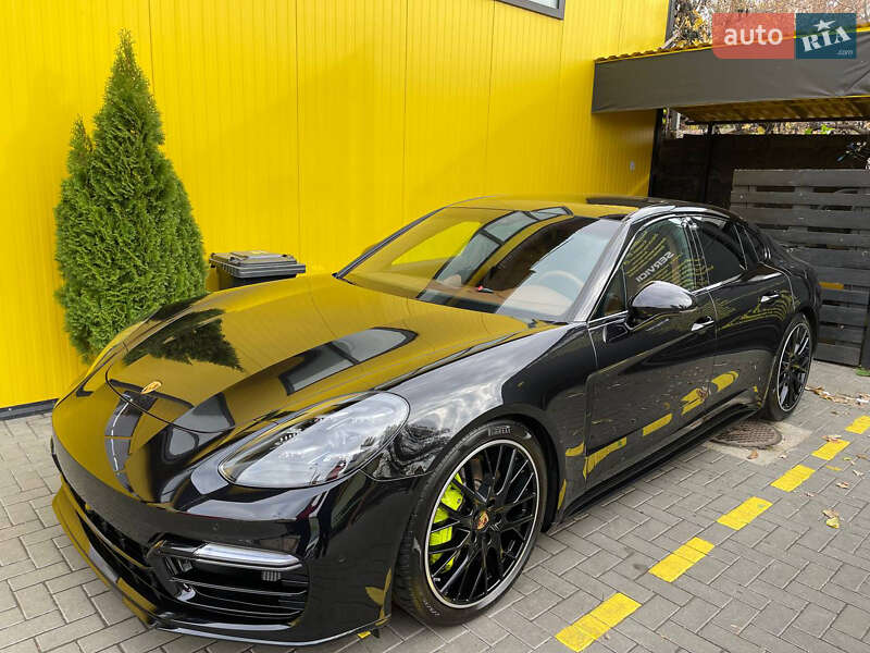 Porsche Panamera (2021)
