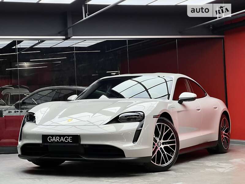 Porsche Taycan (2023)