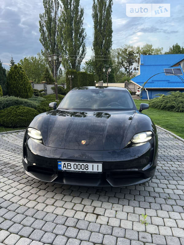 Porsche Taycan (2019)