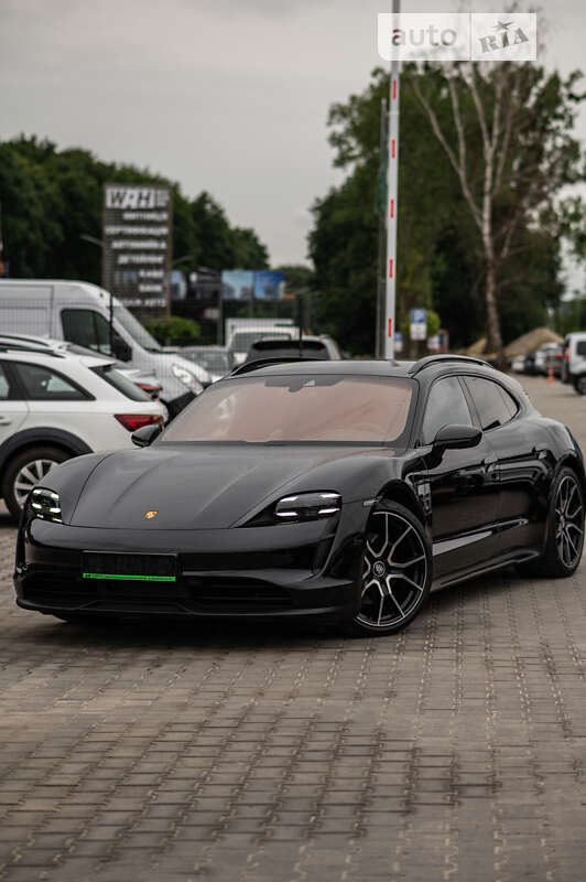 Porsche Taycan (2023)