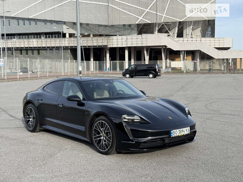Porsche Taycan (2021)