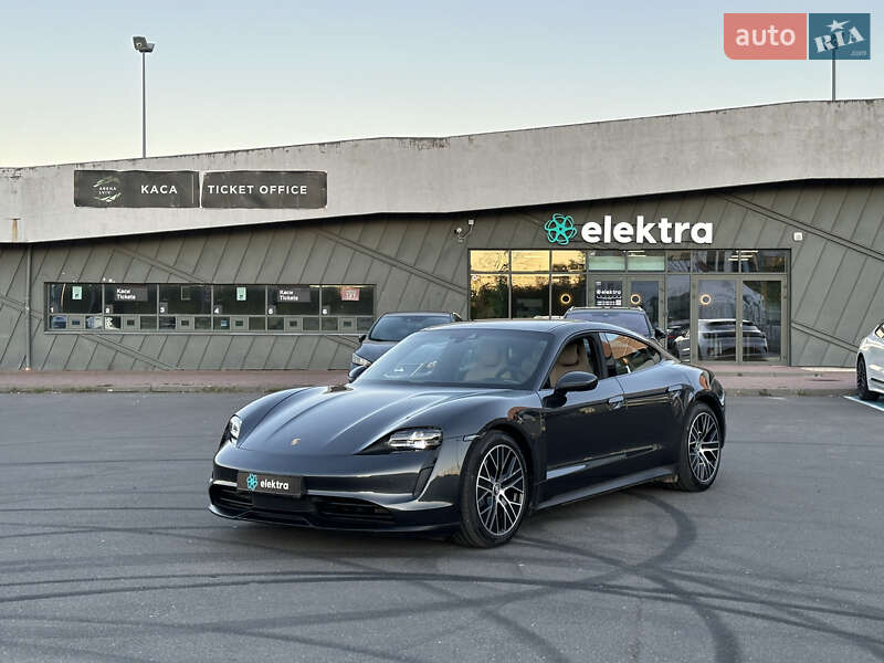 Porsche Taycan (2023)