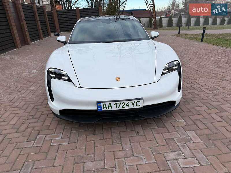 Porsche Taycan (2021)