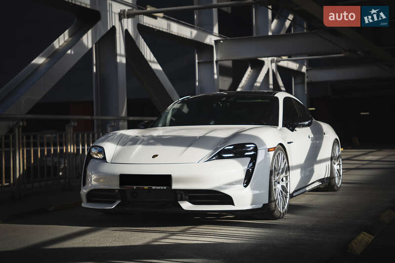 Porsche Taycan (2020)