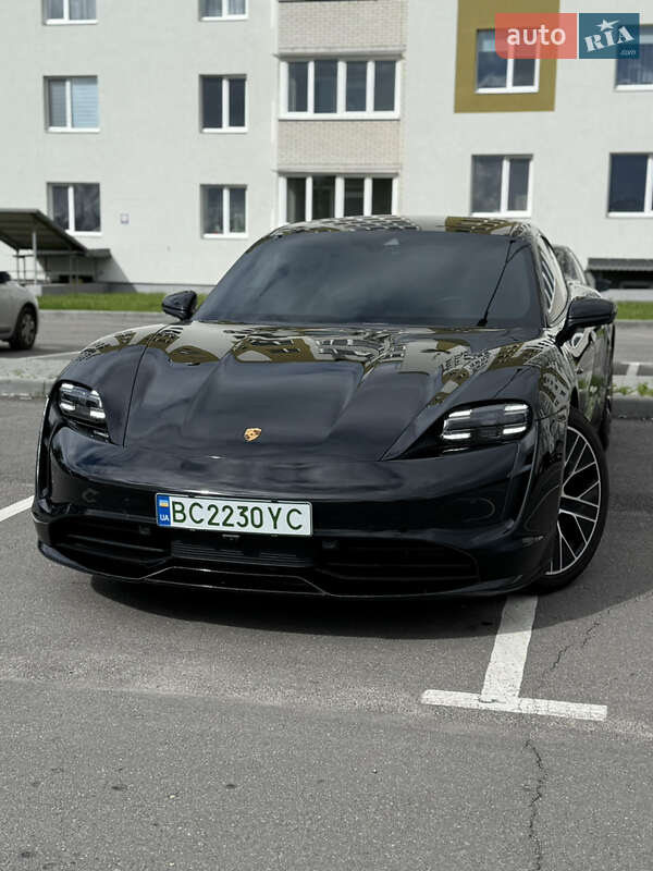 Porsche Taycan (2021)