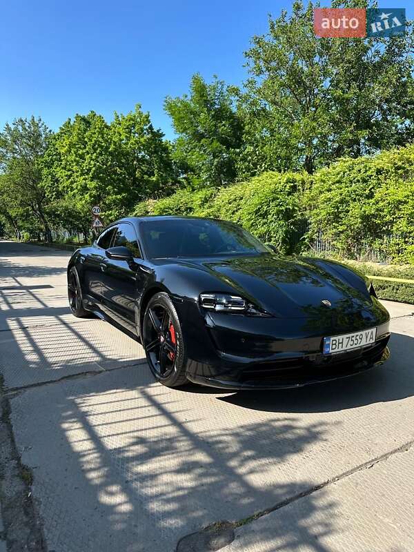 Porsche Taycan (2021)