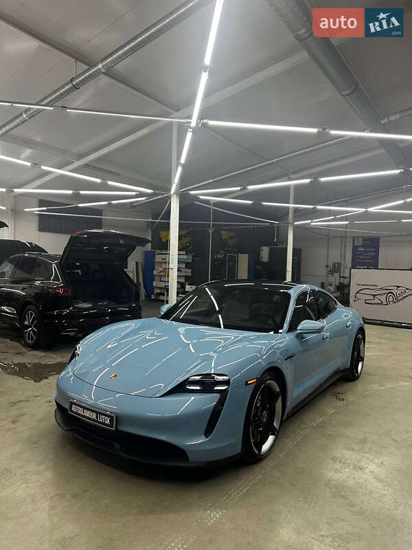 Porsche Taycan (2020)