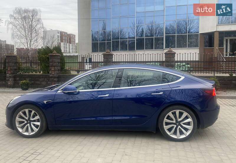 Tesla Model s (2019)