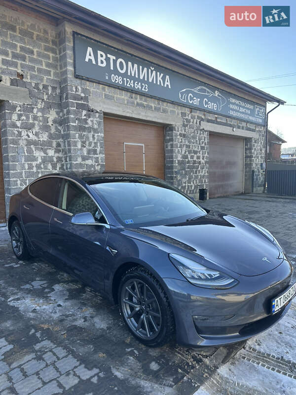 Tesla Model 3 (2019)