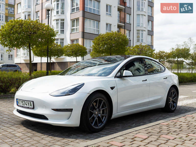 Tesla Model 3 (2021)