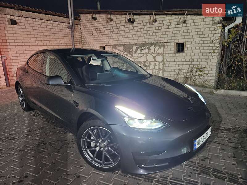 Tesla Model 3 (2022)