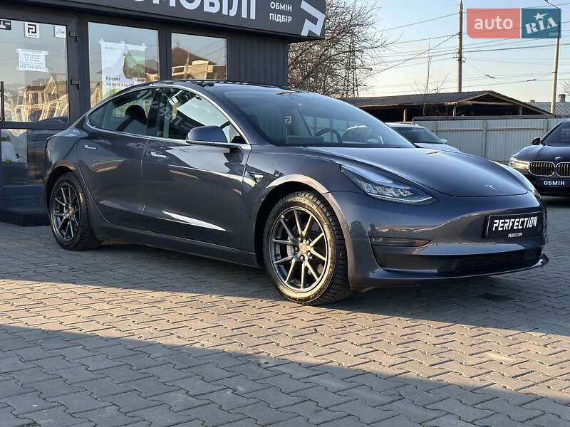 Tesla Model 3 (2019)
