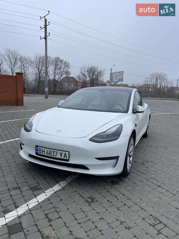 Tesla Model 3 (2022)