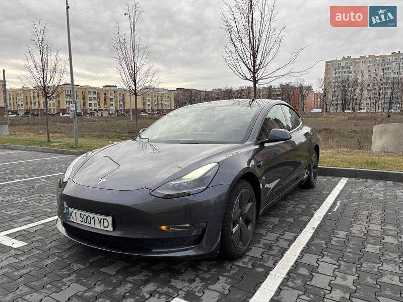 Tesla Model 3 (2022)