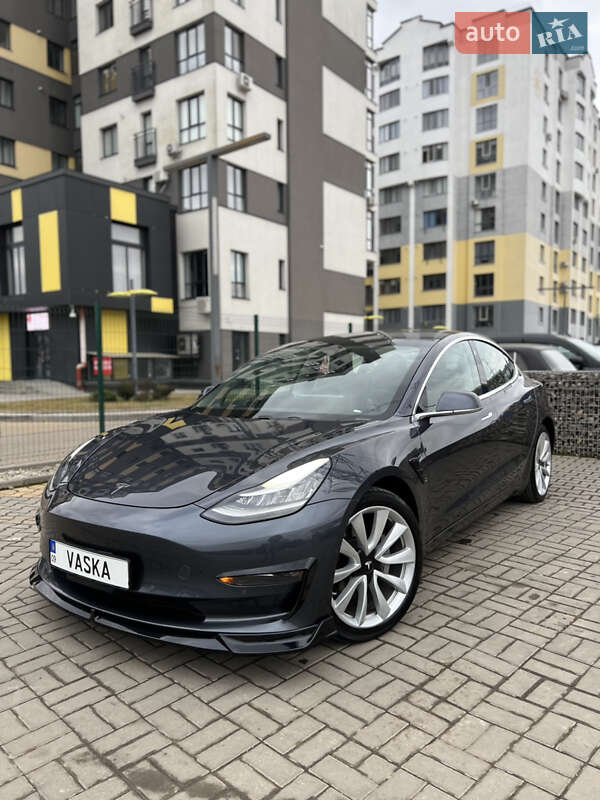 Tesla Model 3 (2018)