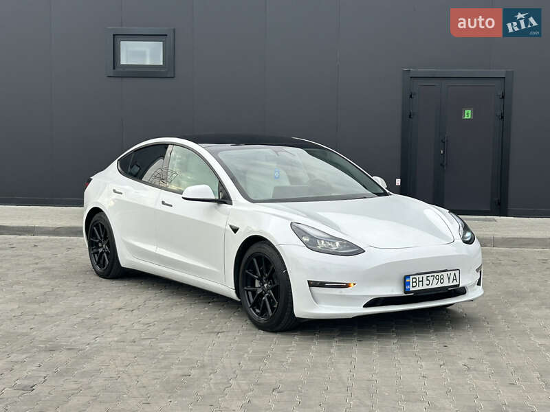 Tesla Model 3 (2021)