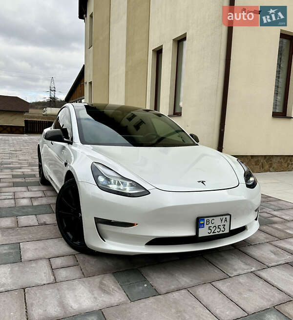Tesla Model 3 (2021)