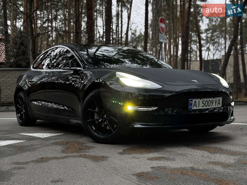 Tesla Model 3 (2019)