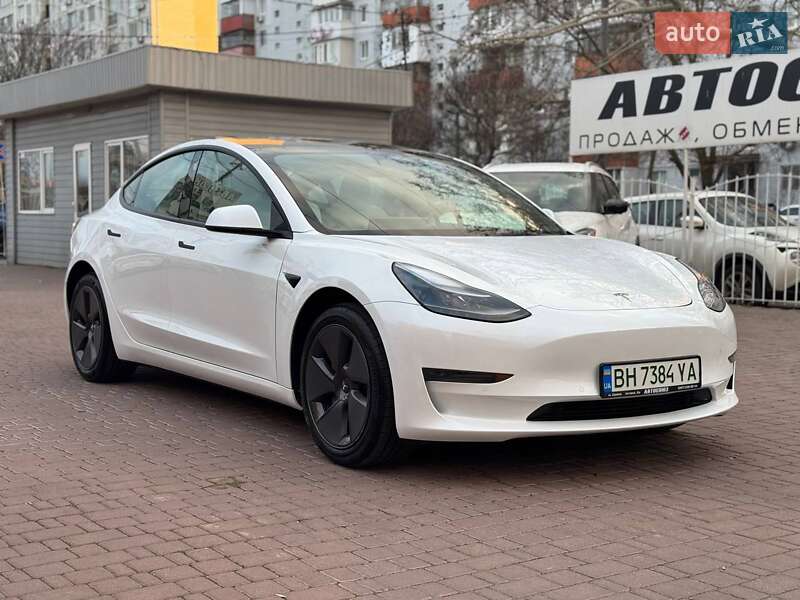 Tesla Model 3 (2022)