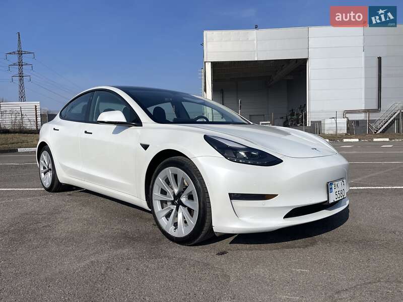 Tesla Model 3 (2022)