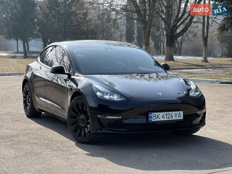 Tesla Model 3 (2022)