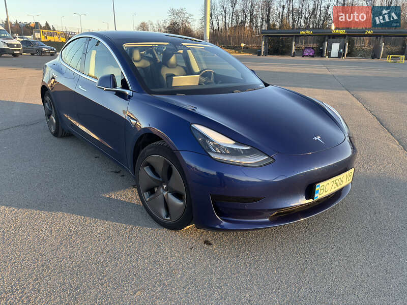 Tesla Model 3 (2019)